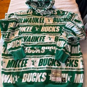Mitchell & Ness Milwaukee Bucks Green and White thick cotton hoodie 2XL